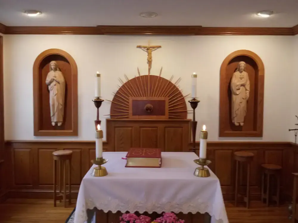 Mass in the chapel at Villa Pieta